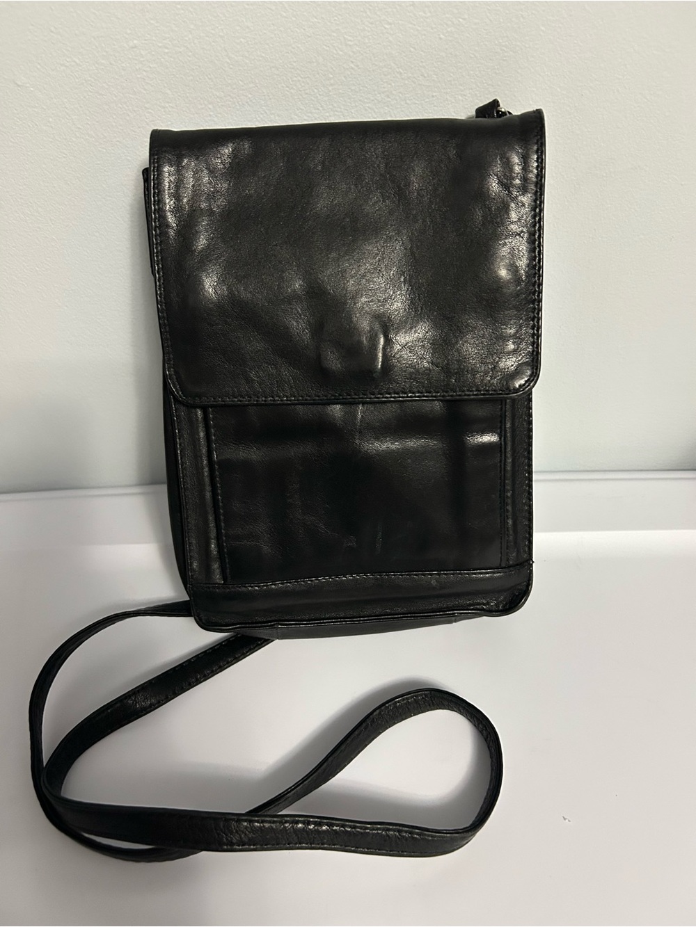 Men's Black Leather Messenger Crossbody Bag - Minimalist Carry